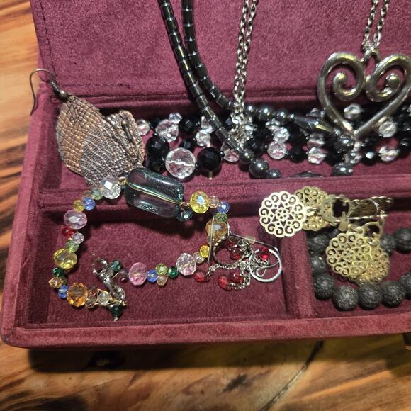 Jewelry Box Lot Of 35 Vintage to Modern Costume Jewelry Wearable & Craft Repair - Picture 12 of 16